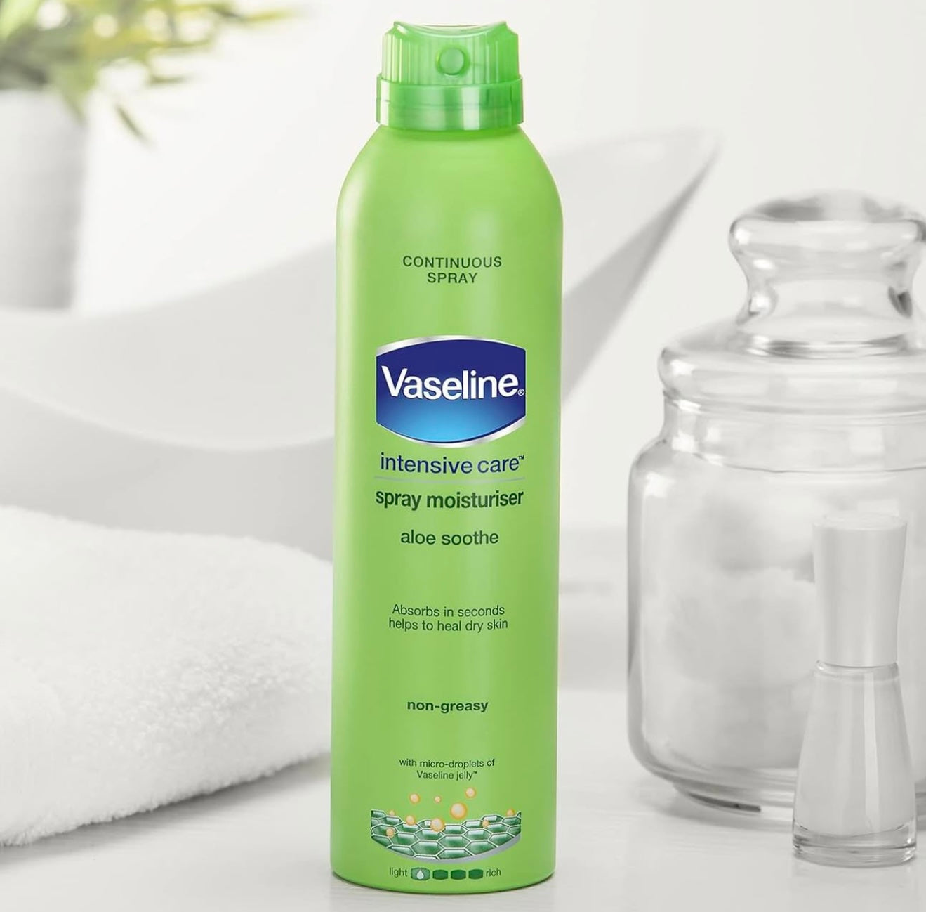Vaseline Spray Moisturiser Aloe Soothe 184g