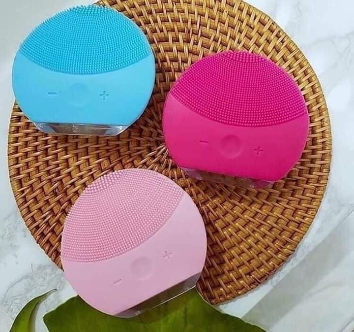 Forever Facial Cleansing Brush